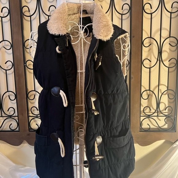 Maurices Black and Tan Sherpa Vest - Picture 2 of 5